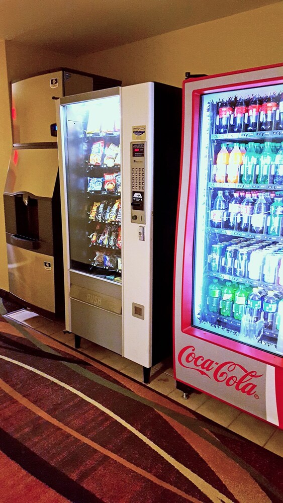 Vending machine, Super 8 by Wyndham Brookings