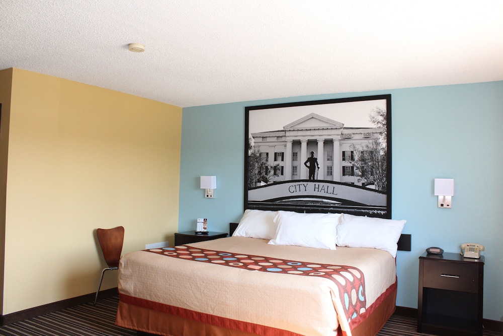 Room, Super 8 by Wyndham Warrenton