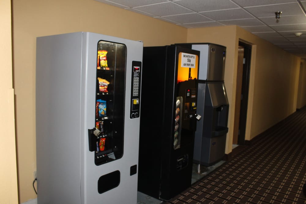 Vending machine, Super 8 by Wyndham Warrenton