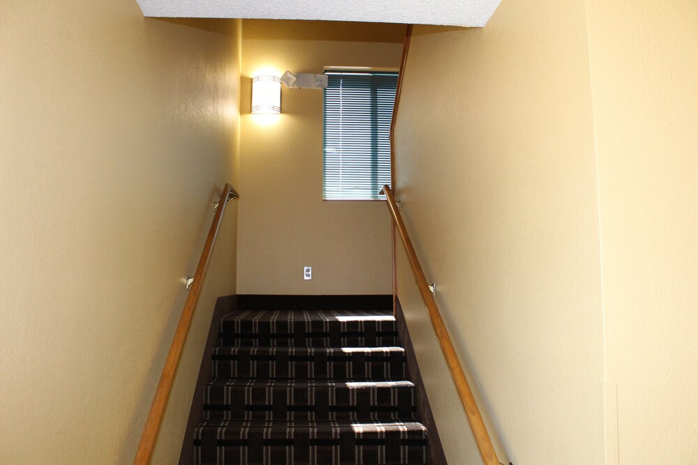 Staircase, Super 8 by Wyndham Warrenton