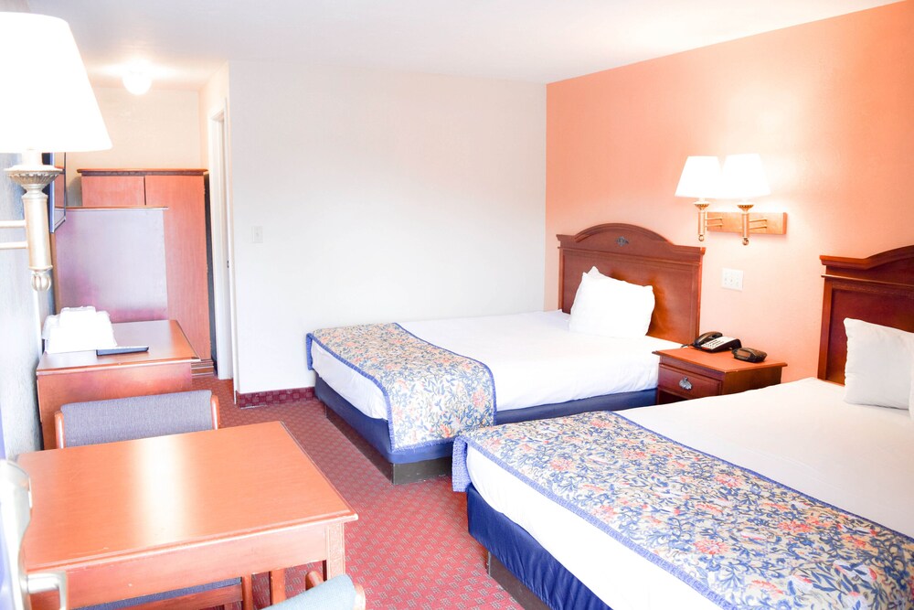 Room, Knights Inn North Attleboro