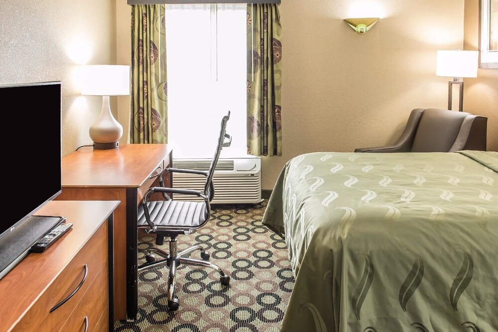 Quality Inn & Suites Columbus West - Hilliard