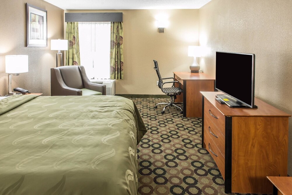 Quality Inn & Suites Columbus West - Hilliard