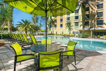 Comfort Suites Maingate East Reviews Photos Rates Ebookers Com