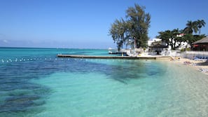Private beach, white sand, sun-loungers, beach towels