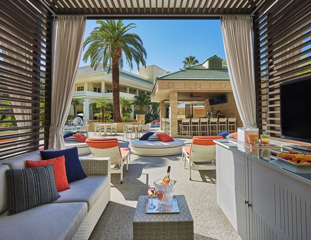 Outdoor pool, Four Seasons Hotel Las Vegas