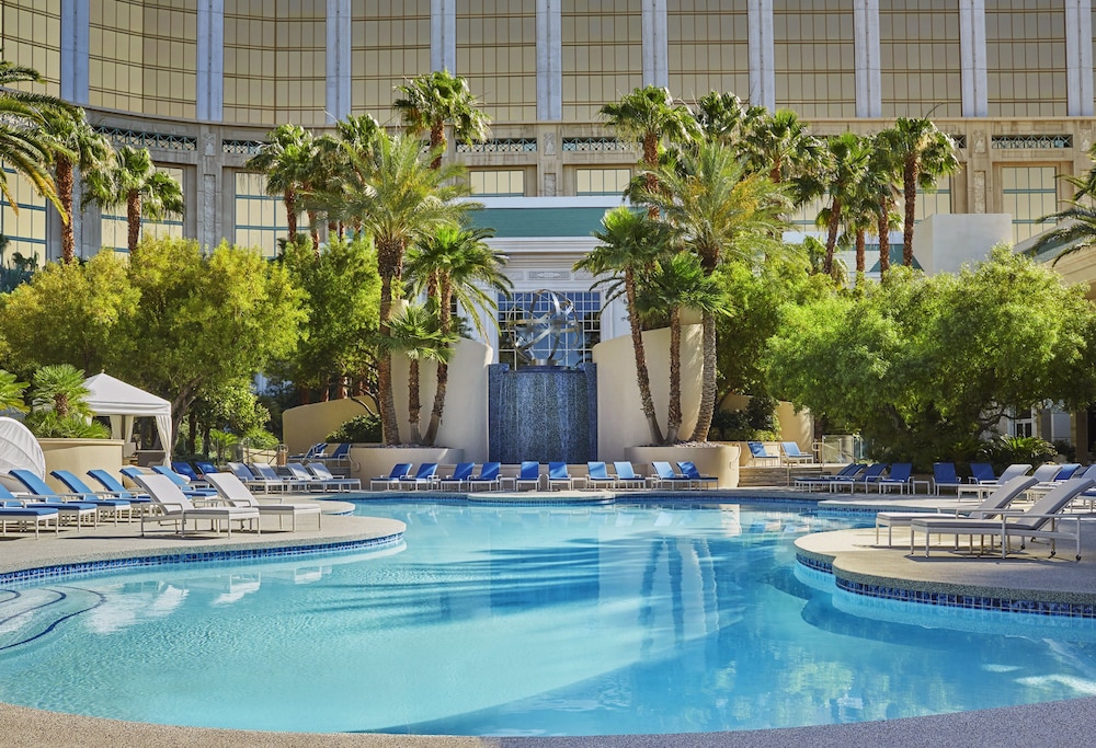 Outdoor pool, Four Seasons Hotel Las Vegas