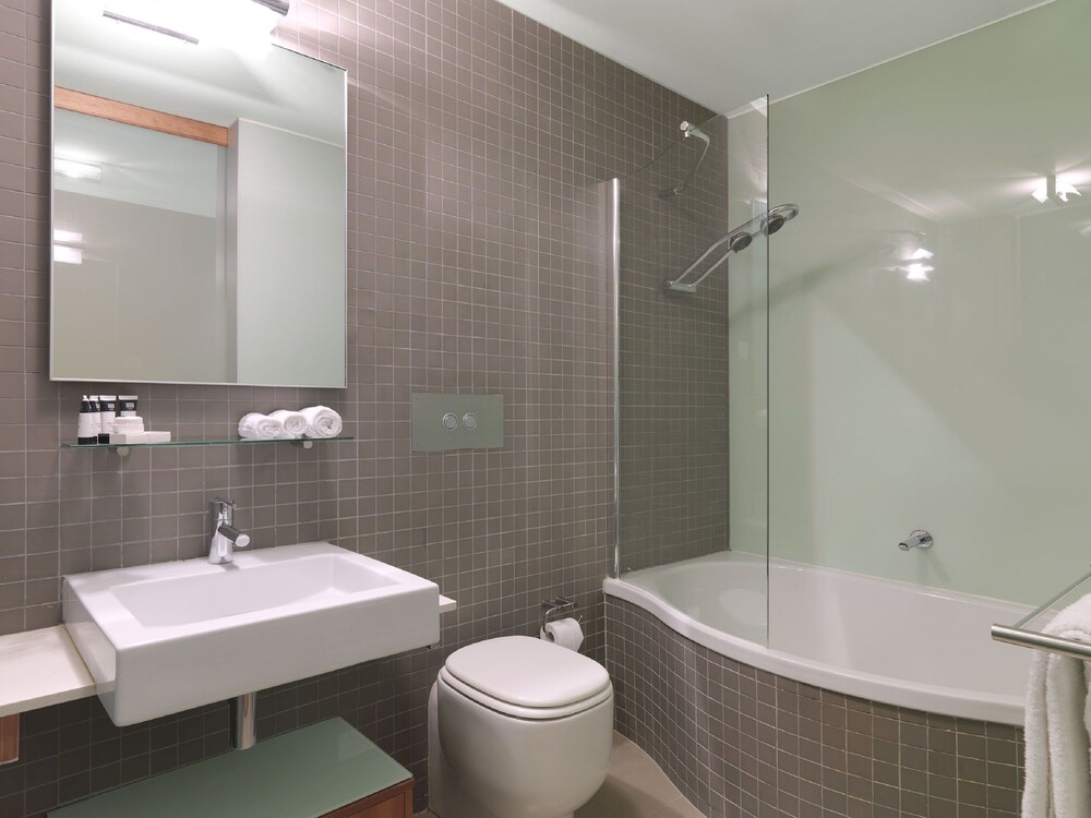 Bathroom, Adina Apartment Hotel St Kilda Melbourne