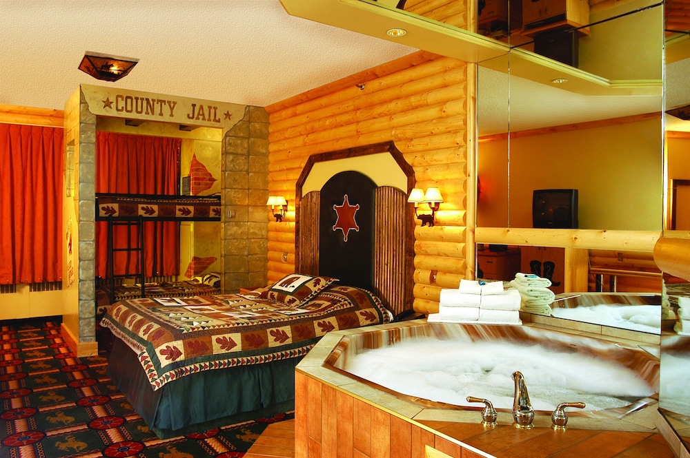 Fantasyland Hotel In Edmonton Hotel Rates Reviews On Orbitz