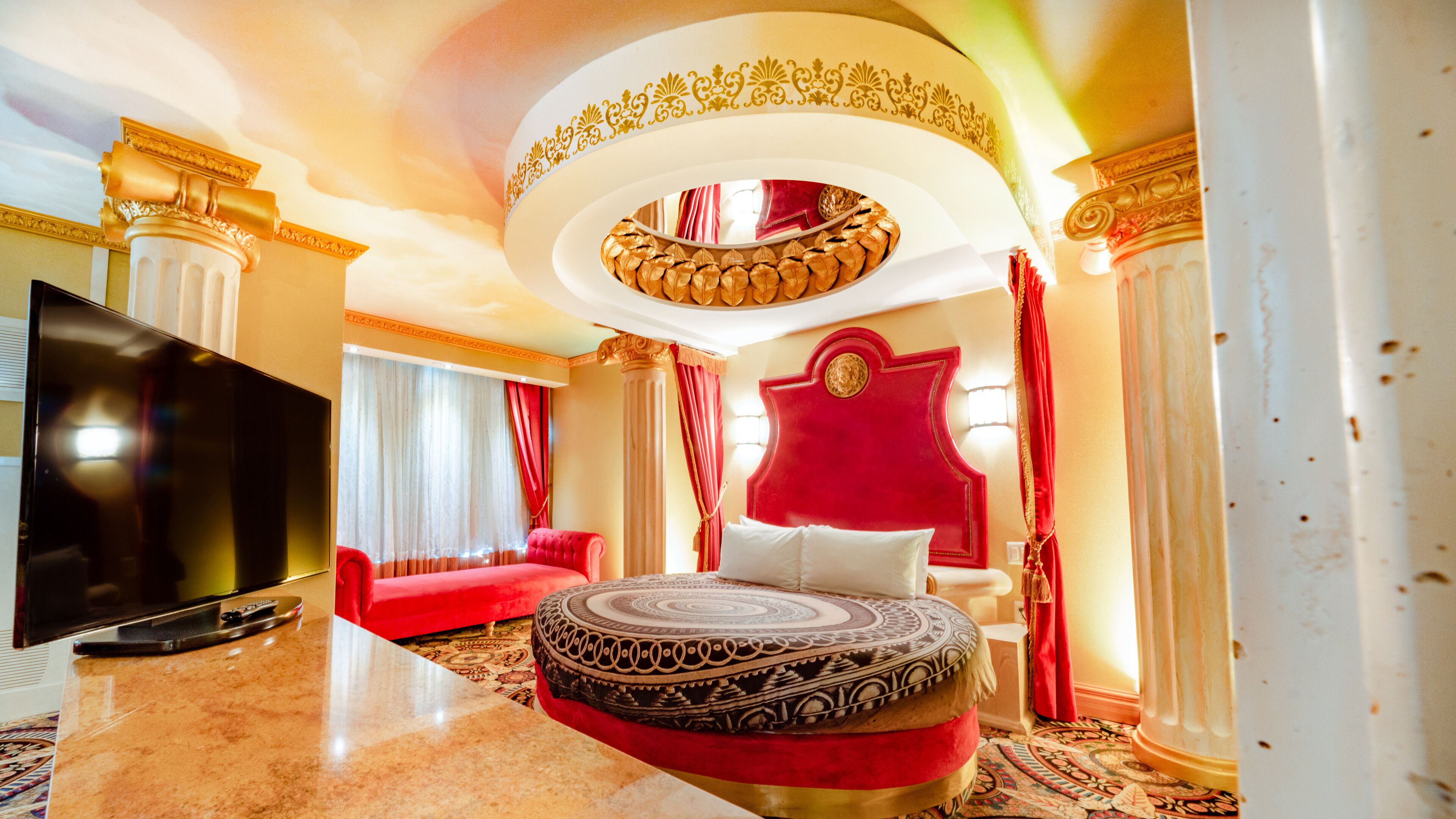 Fantasyland Hotel 22 Room Prices Deals Reviews Expedia Com