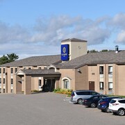 Top 10 Closest Hotels To Oaklawn Farm Zoo In Wolfville Expedia Ca Slumber Inn