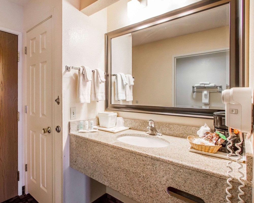 Bathroom, Comfort Inn & Suites Sierra Vista Near Ft Huachuca