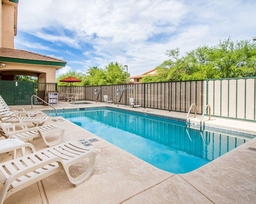 Pool, Comfort Inn & Suites Sierra Vista Near Ft Huachuca