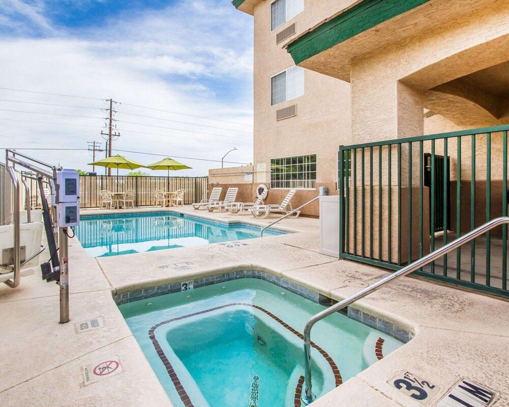 Pool, Comfort Inn & Suites Sierra Vista Near Ft Huachuca