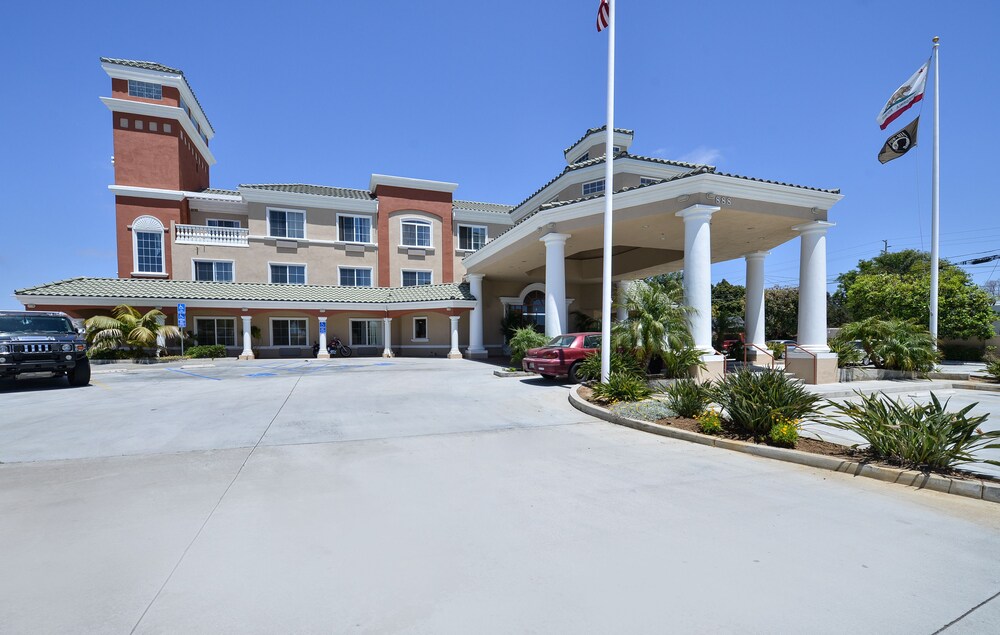 Comfort Suites Marina Oceanside - Rooms available at comfort suites oceanside camp pendleton area.