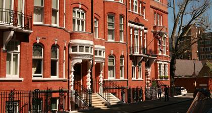 Draycott Hotel by Mantis