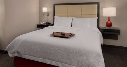 Hampton Inn & Suites Milwaukee Downtown