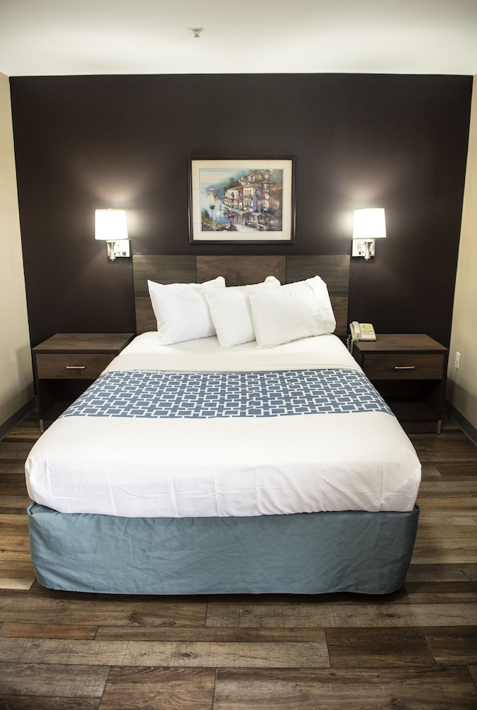 Suburban Extended Stay Hotel Charlotte - Ballantyne