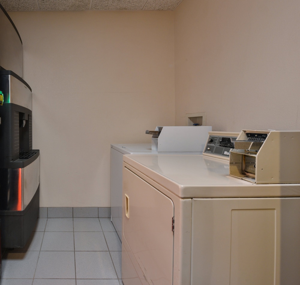 Laundry room, Red Roof Inn Clyde