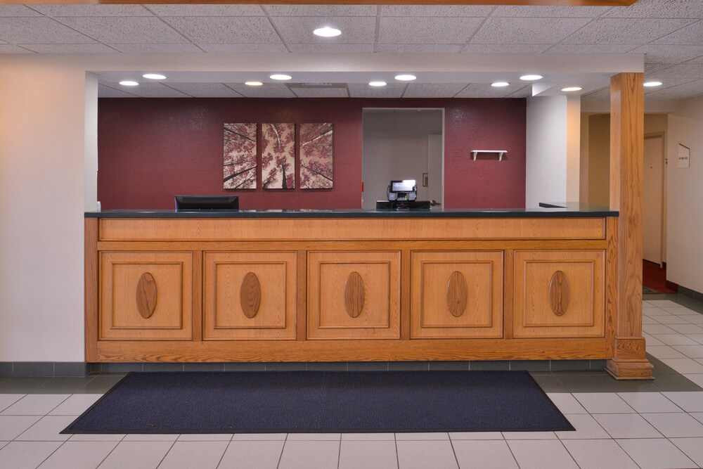 Lobby, Red Roof Inn Clyde