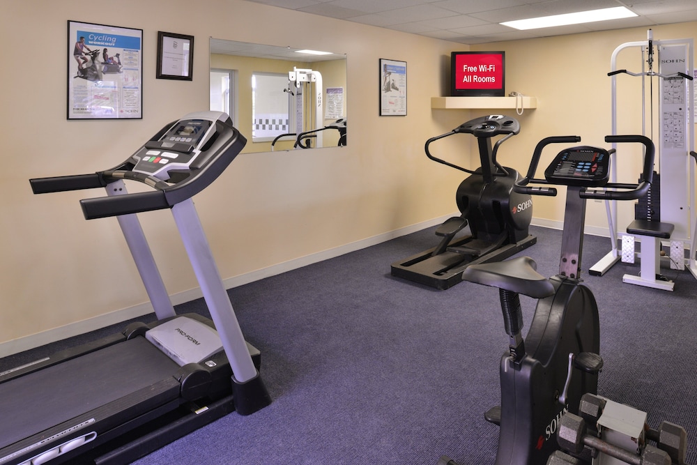 Fitness facility, Red Roof Inn Clyde