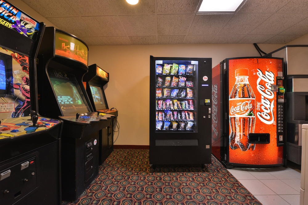 Arcade, Red Roof Inn Clyde