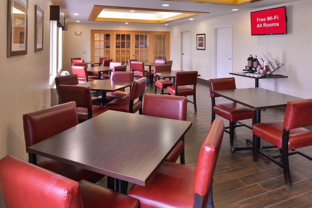 Breakfast area, Red Roof Inn Clyde