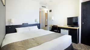 Desk, iron/ironing board, free WiFi