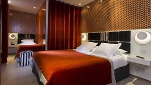 Minibar, coffre-forts dans les chambres, bureau