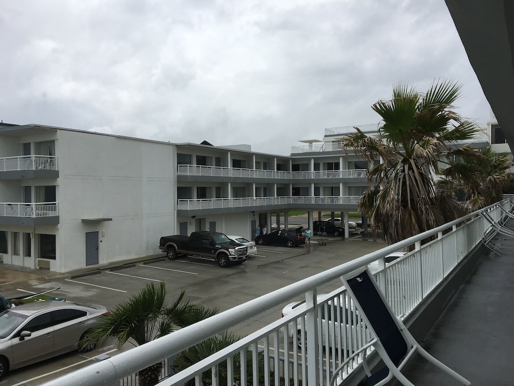 Days Inn by Wyndham Ormond Beach Mainsail Oceanfront