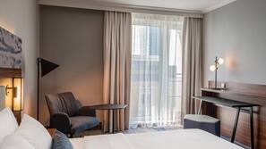 1 Schlafzimmer, hochwertige Bettwaren, Zimmersafe, Schreibtisch