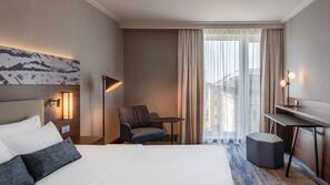 1 Schlafzimmer, hochwertige Bettwaren, Zimmersafe, Schreibtisch
