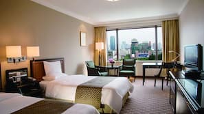 Luxe beddengoed, pillowtop-bedden, een minibar, een kluis op de kamer