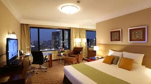 Luxe beddengoed, pillowtop-bedden, een minibar, een kluis op de kamer