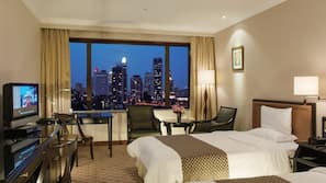 Luxe beddengoed, pillowtop-bedden, een minibar, een kluis op de kamer