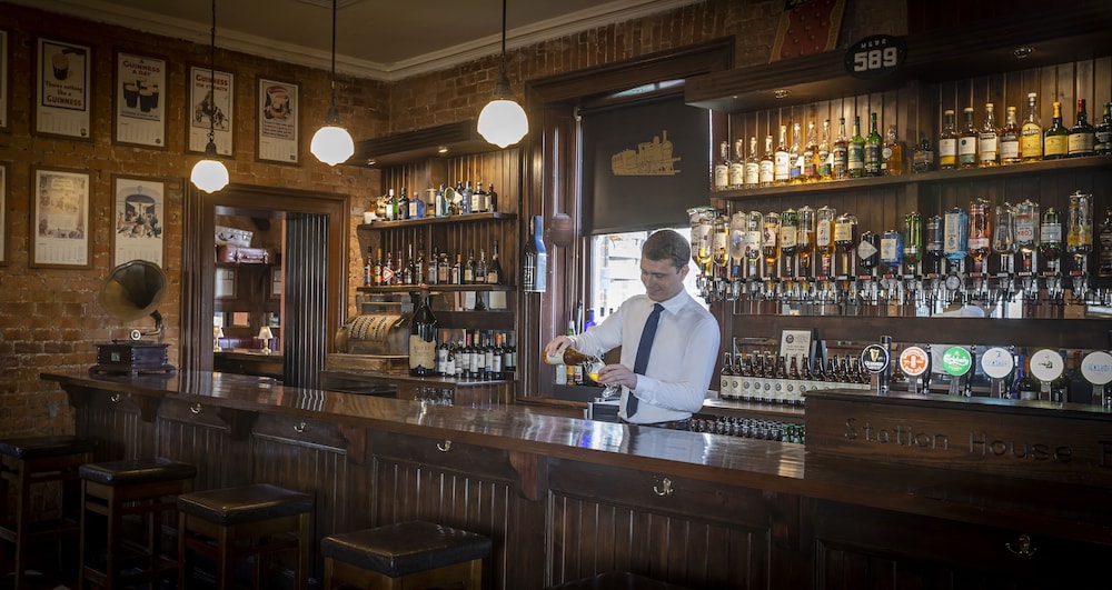 Bar (on property), Clifden Station House