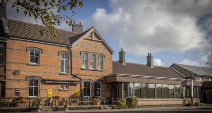 Clifden Station House