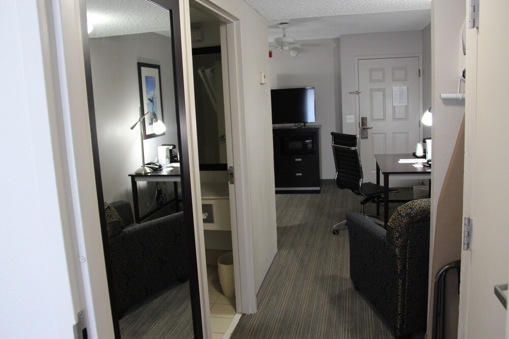 Living room, Country Inn & Suites by Radisson, Jacksonville, FL