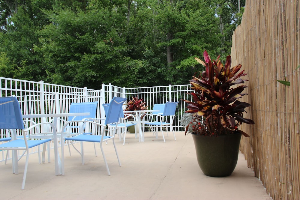 Terrace/patio, Country Inn & Suites by Radisson, Jacksonville, FL