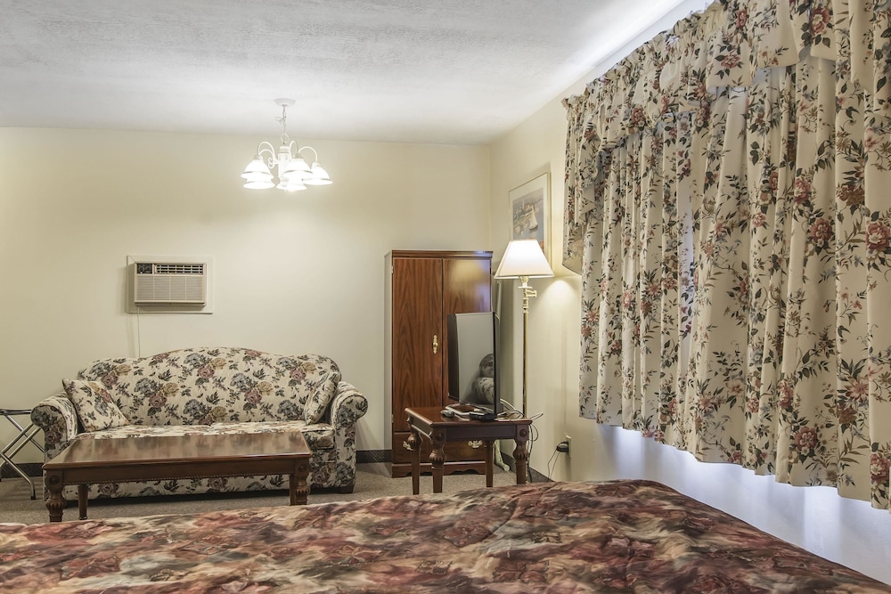 Econo Lodge & Suites Saint John