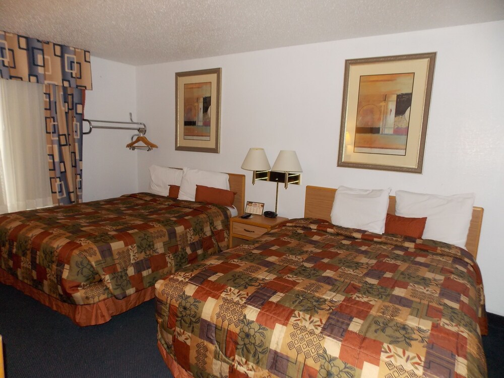 Norwood Inn Suites Roseville Roseville Usa Aarp - 