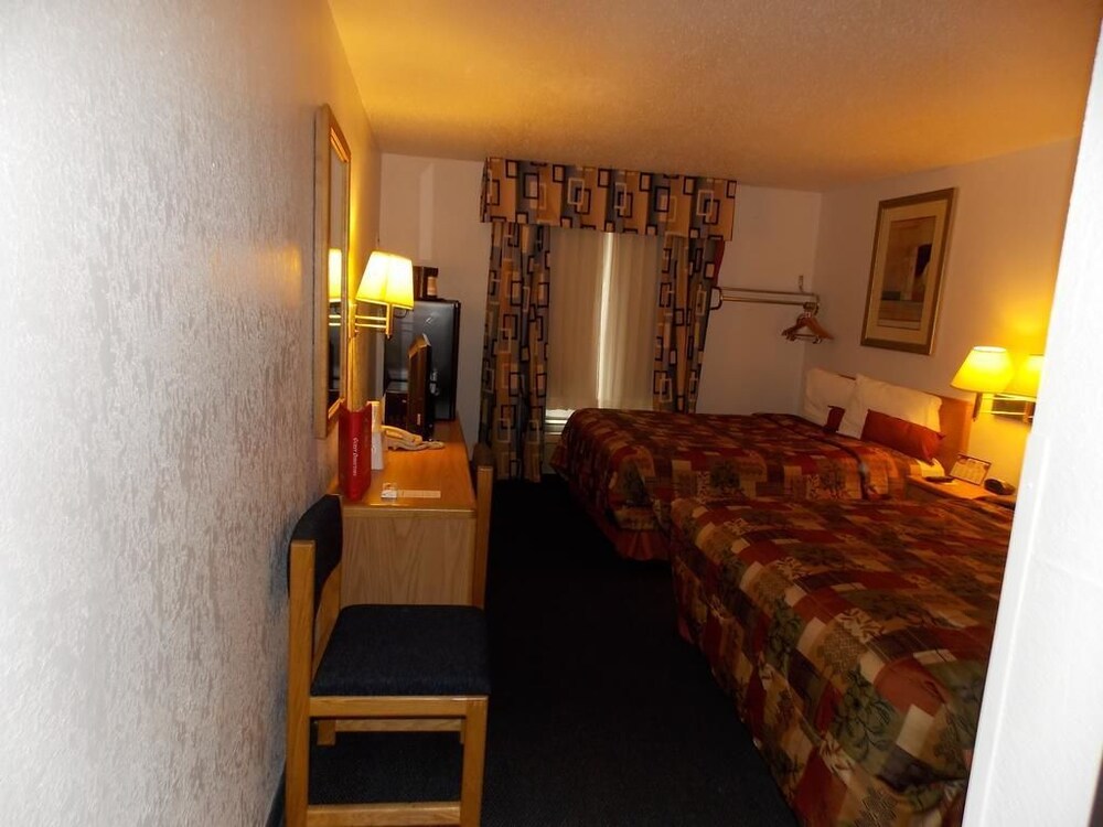 Norwood Inn Suites Roseville Roseville Usa Aarp - 