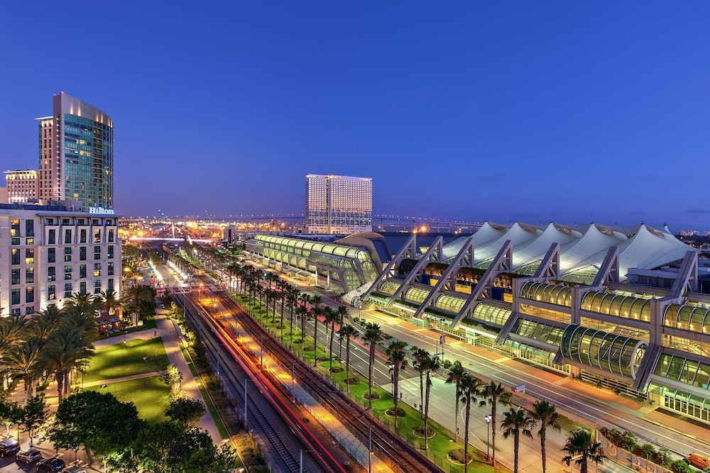 Hilton San Diego Gaslamp Quarter in San Diego Best Rates & Deals on