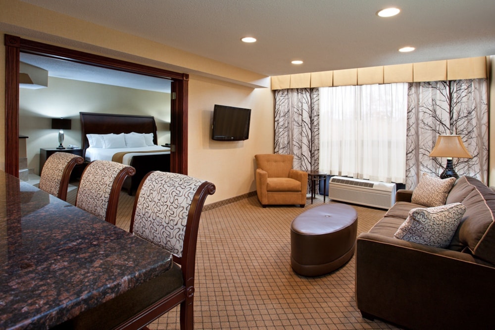 Room, Holiday Inn Express Hotel & Suites WADSWORTH, an IHG Hotel