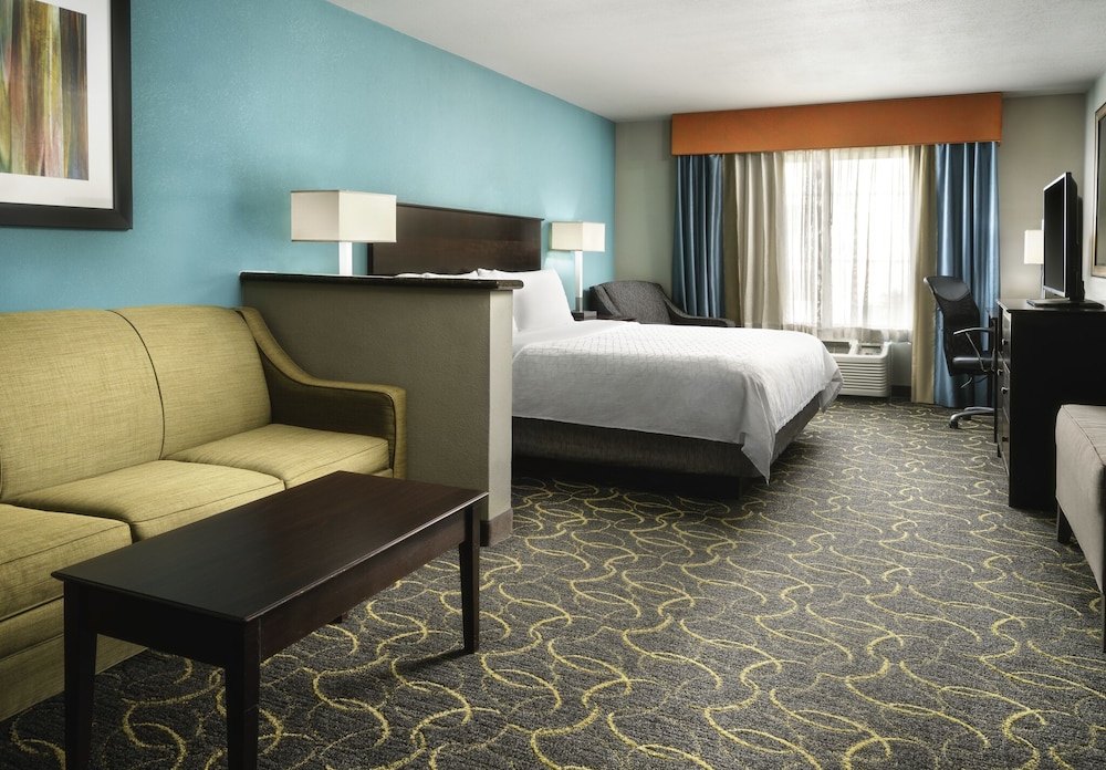 Holiday Inn Express & Suites DFW - Grapevine, an IHG Hotel