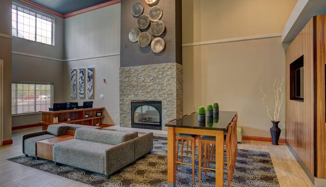 Holiday Inn Hotel Suites Milwaukee Airport In Milwaukee Wi