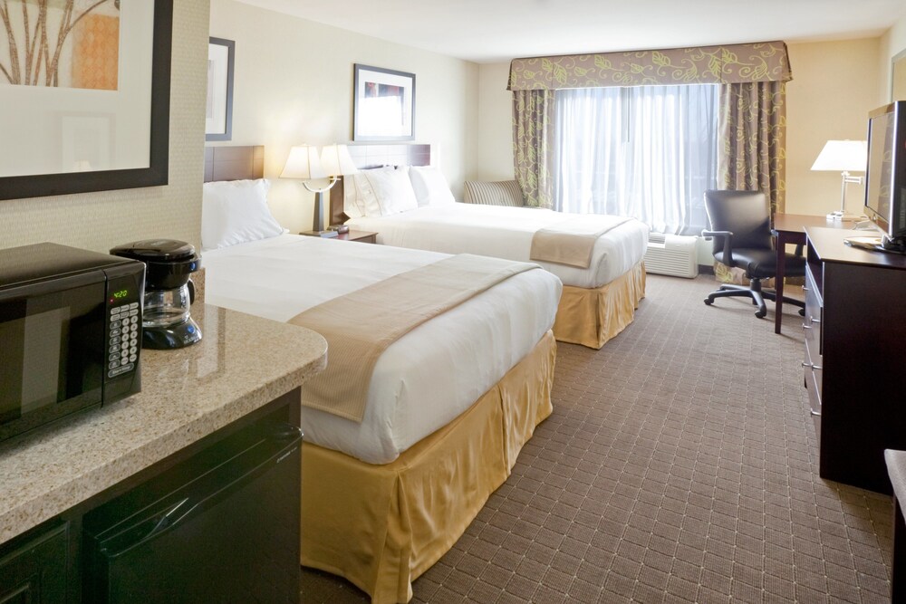 Holiday Inn Express & Suites Eagle Pass, an IHG Hotel