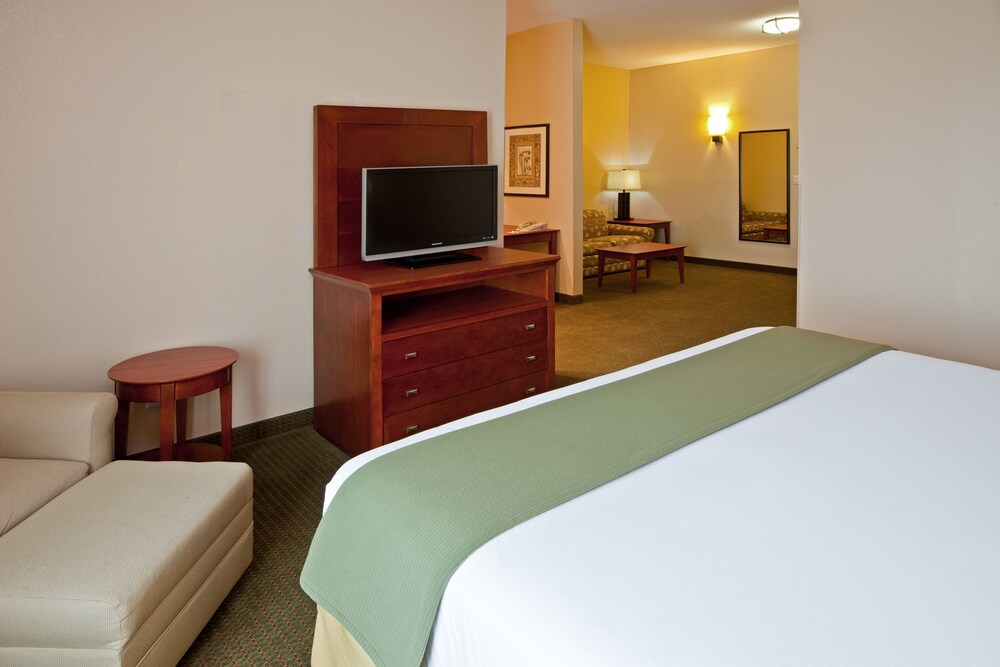 Holiday Inn Express Hotel & Suites Bedford, an IHG Hotel