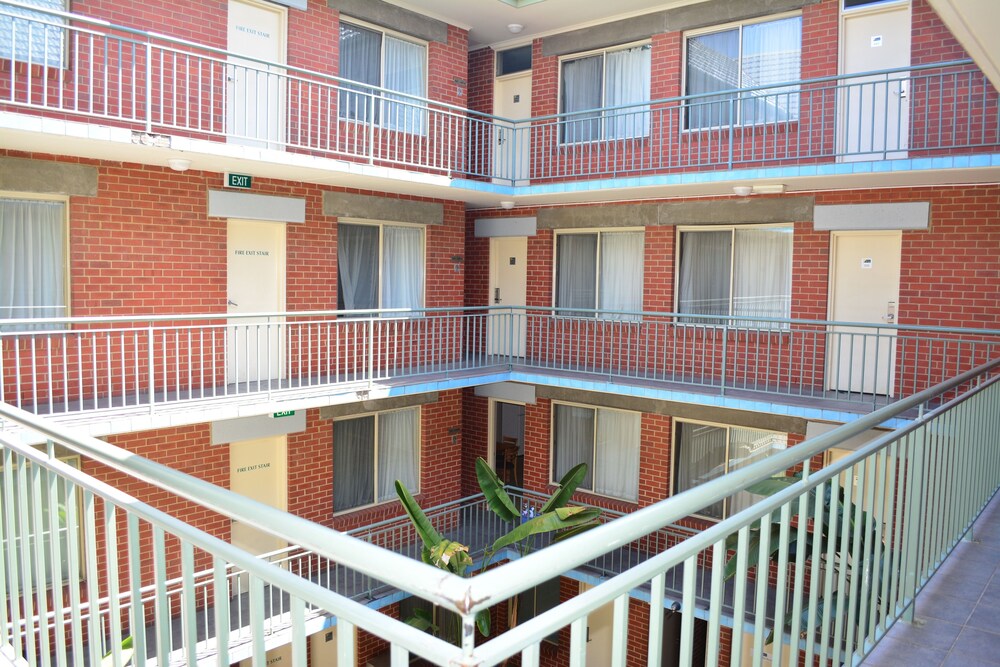 Punt Road Apartment Hotel