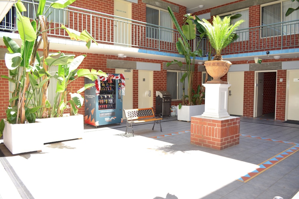 Punt Road Apartment Hotel